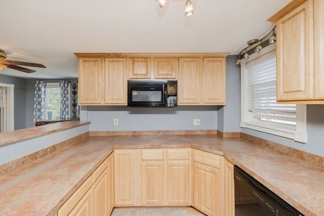 20 Wilcox St, Fall River, MA 02724