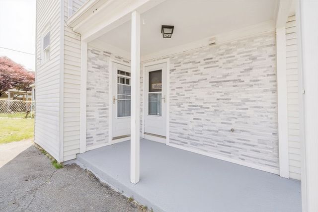 20 Wilcox St, Fall River, MA 02724