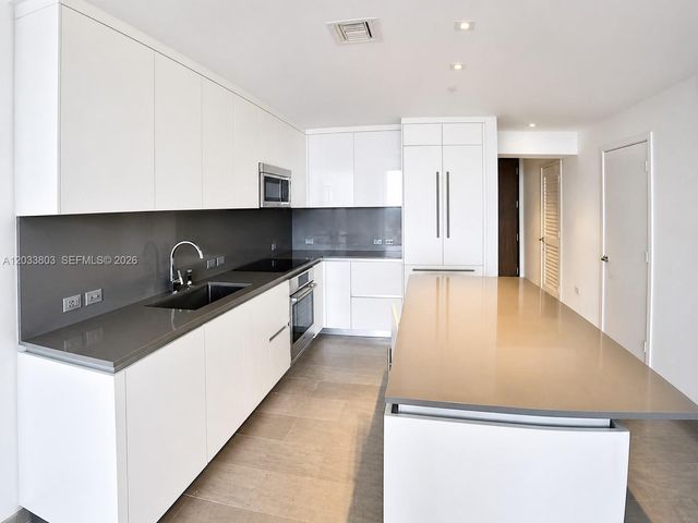 88 SW 7th Street 2206, Miami, FL 33130