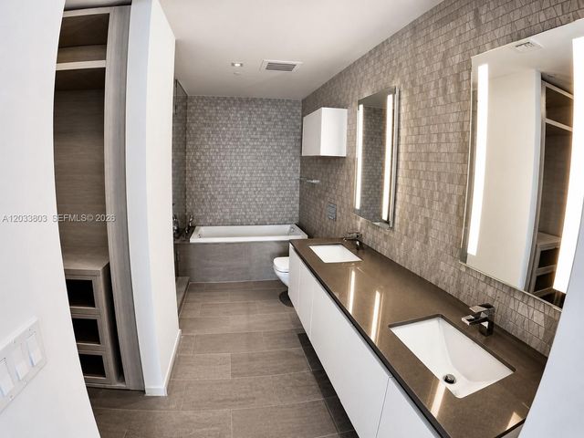 88 SW 7th Street 2206, Miami, FL 33130