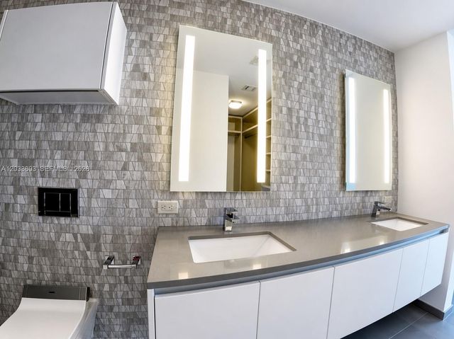 88 SW 7th Street 2206, Miami, FL 33130