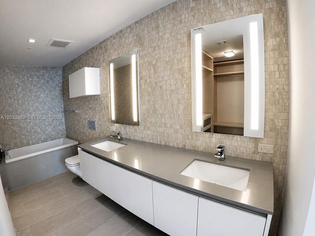 88 SW 7th Street 2206, Miami, FL 33130