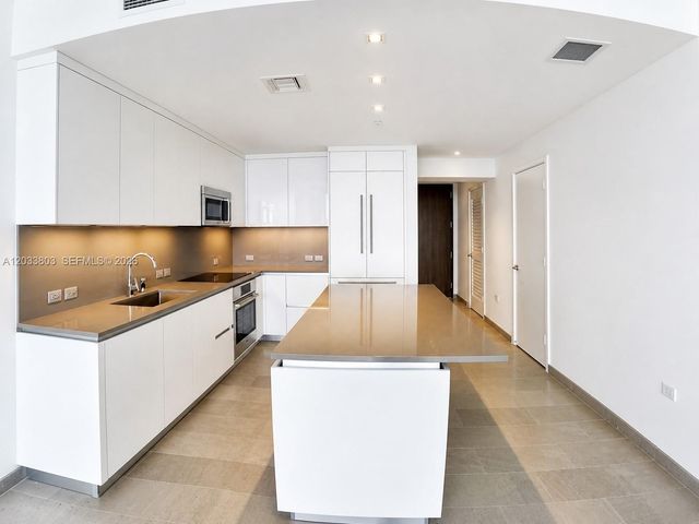 88 SW 7th Street 2206, Miami, FL 33130