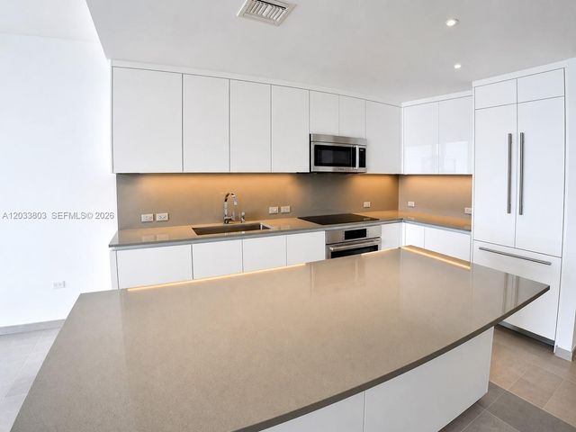 88 SW 7th Street 2206, Miami, FL 33130