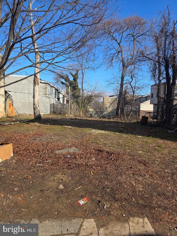 2111 W BERKS ST, PHILADELPHIA, PA 19121 — exterior