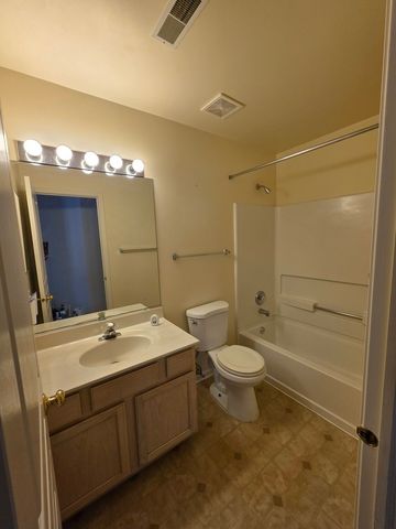 37 Arboretum Drive 1, Lombard, IL 60148