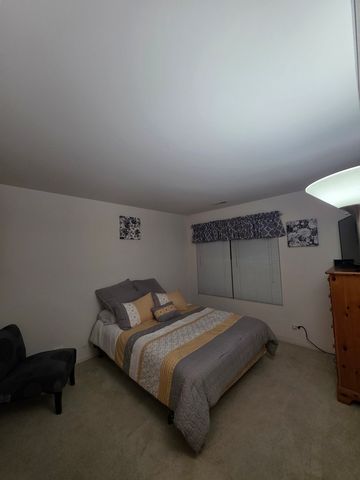 37 Arboretum Drive 1, Lombard, IL 60148