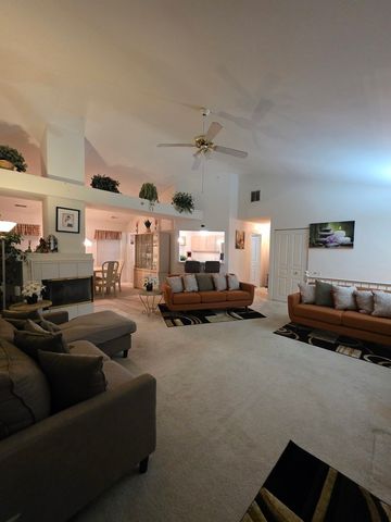 37 Arboretum Drive 1, Lombard, IL 60148