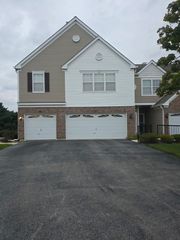 37 Arboretum Drive 1, Lombard, IL 60148