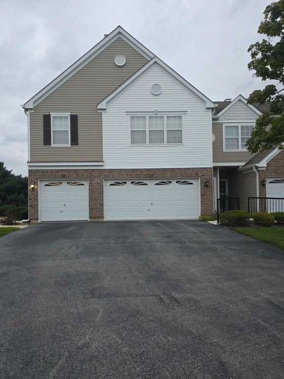 37 Arboretum Drive 1, Lombard, IL 60148
