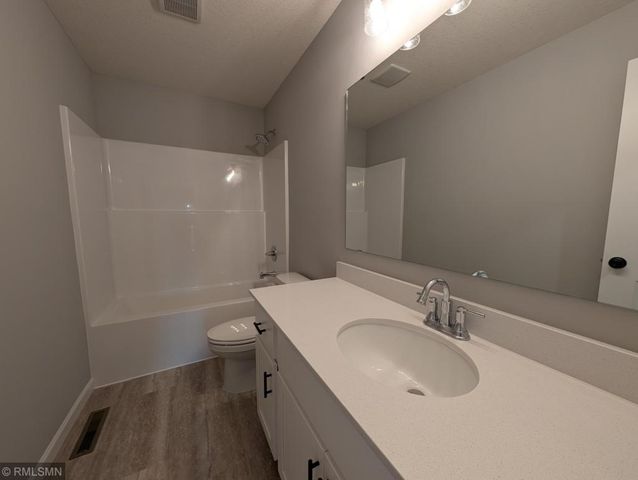 10563 Goodview Avenue S, Cottage Grove, MN 55016