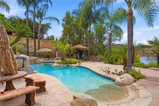 22049 Loch Lomond, Canyon Lake, CA 92587