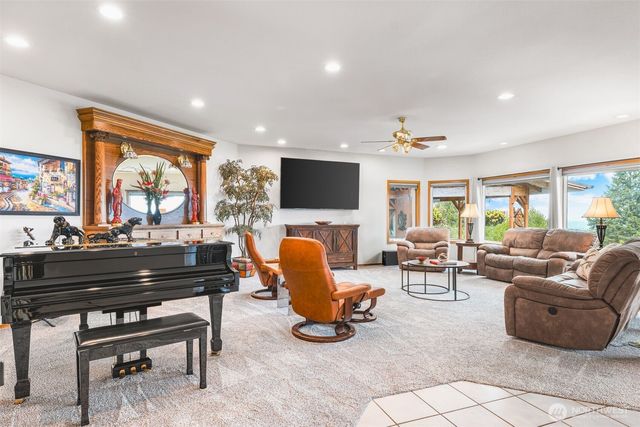 184 Dow Ridge Drive N, Eatonville, WA 98328