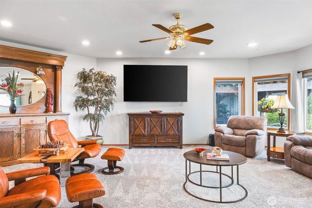 184 Dow Ridge Drive N, Eatonville, WA 98328