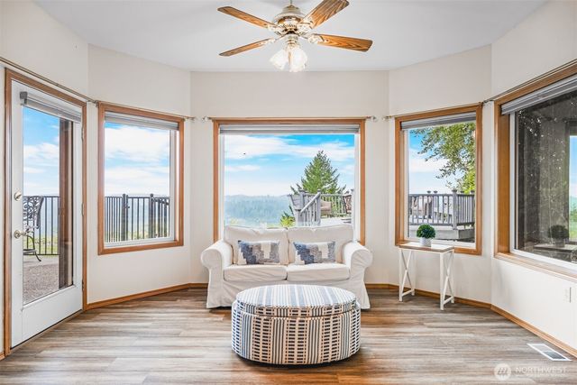 184 Dow Ridge Drive N, Eatonville, WA 98328