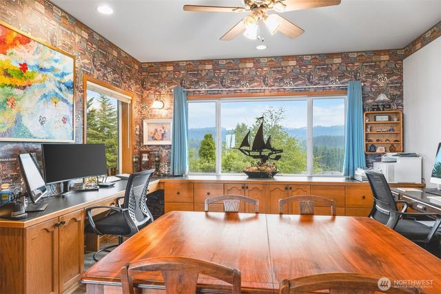 184 Dow Ridge Drive N, Eatonville, WA 98328
