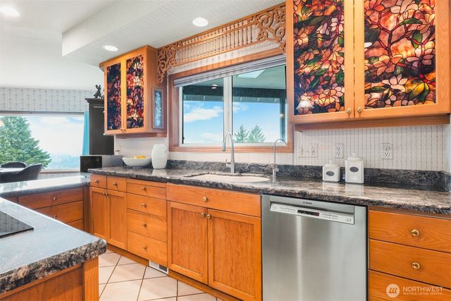 184 Dow Ridge Drive N, Eatonville, WA 98328