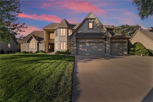 2436 NW Valley View Drive, Lee's Summit, MO 64081