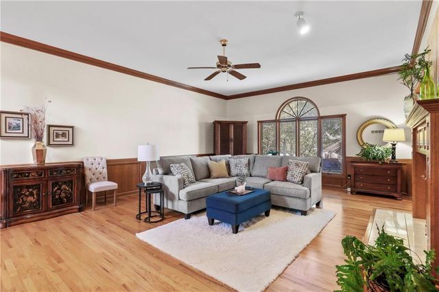 2436 NW Valley View Drive, Lee's Summit, MO 64081