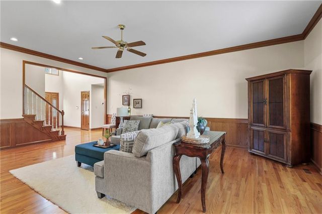 2436 NW Valley View Drive, Lee's Summit, MO 64081