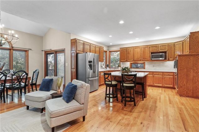 2436 NW Valley View Drive, Lee's Summit, MO 64081