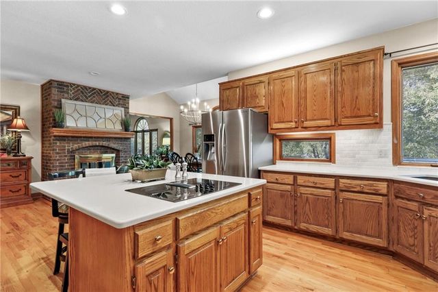 2436 NW Valley View Drive, Lee's Summit, MO 64081