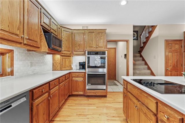 2436 NW Valley View Drive, Lee's Summit, MO 64081