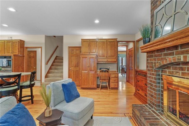 2436 NW Valley View Drive, Lee's Summit, MO 64081