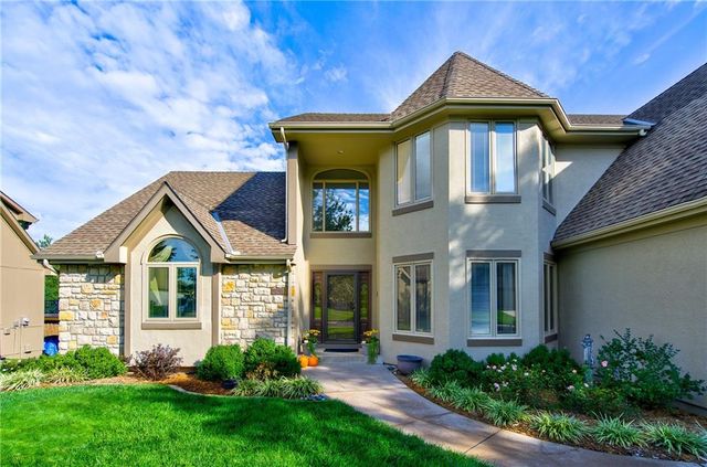 2436 NW Valley View Drive, Lee's Summit, MO 64081