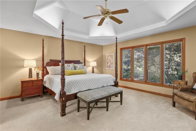 2436 NW Valley View Drive, Lee's Summit, MO 64081