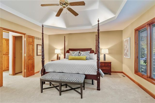 2436 NW Valley View Drive, Lee's Summit, MO 64081