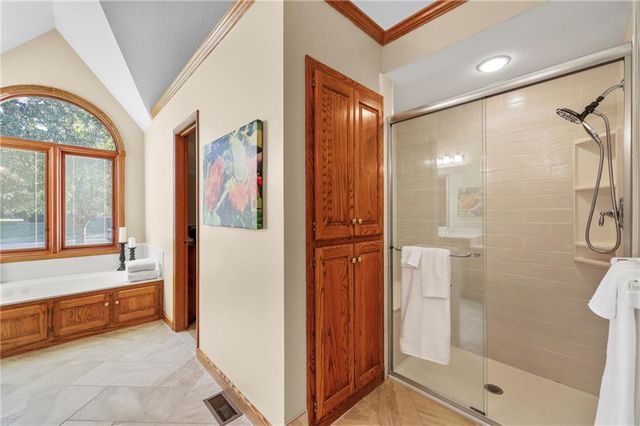 2436 NW Valley View Drive, Lee's Summit, MO 64081