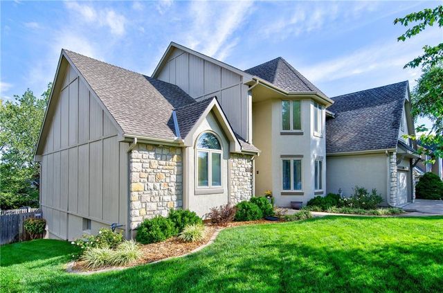 2436 NW Valley View Drive, Lee's Summit, MO 64081