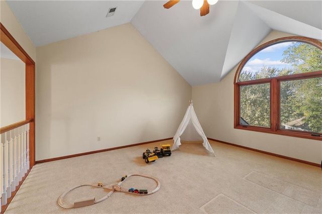 2436 NW Valley View Drive, Lee's Summit, MO 64081