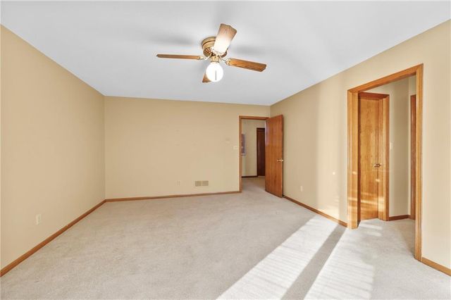 2436 NW Valley View Drive, Lee's Summit, MO 64081