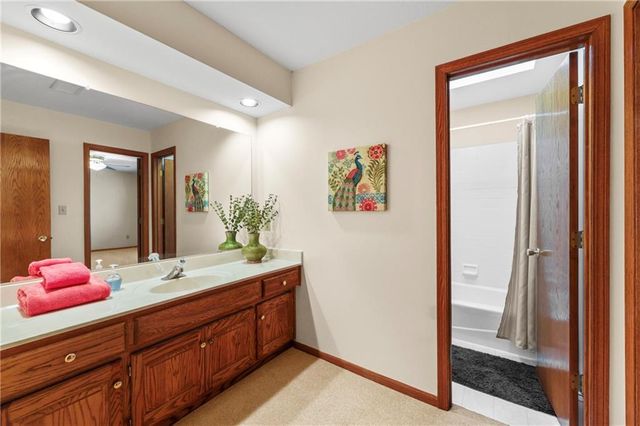 2436 NW Valley View Drive, Lee's Summit, MO 64081