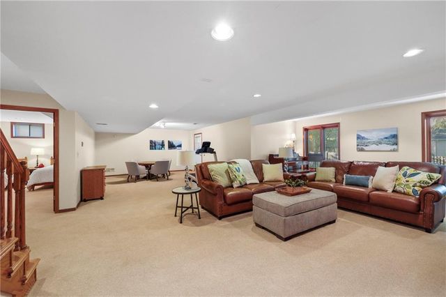 2436 NW Valley View Drive, Lee's Summit, MO 64081