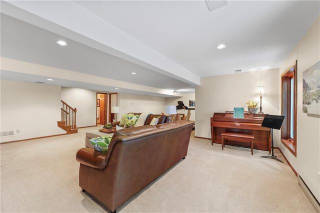 2436 NW Valley View Drive, Lee's Summit, MO 64081