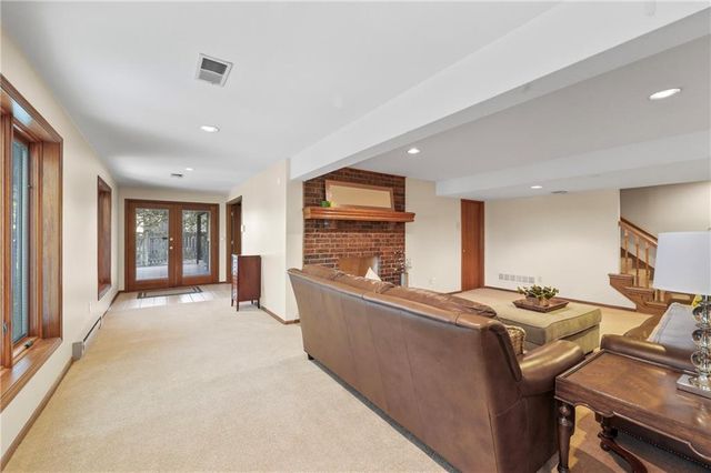 2436 NW Valley View Drive, Lee's Summit, MO 64081