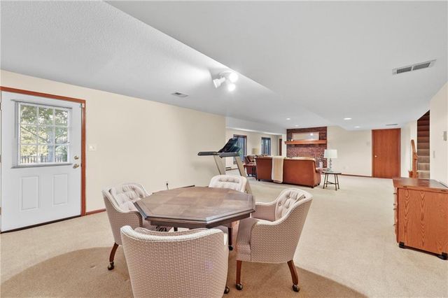 2436 NW Valley View Drive, Lee's Summit, MO 64081