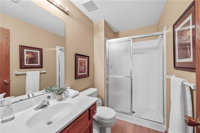 2436 NW Valley View Drive, Lee's Summit, MO 64081