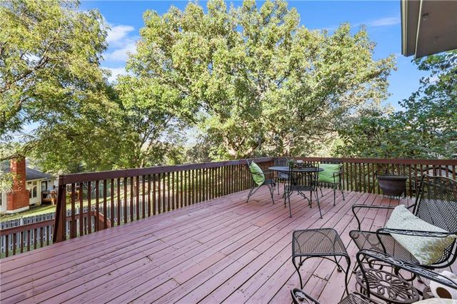 2436 NW Valley View Drive, Lee's Summit, MO 64081