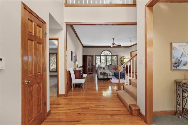 2436 NW Valley View Drive, Lee's Summit, MO 64081