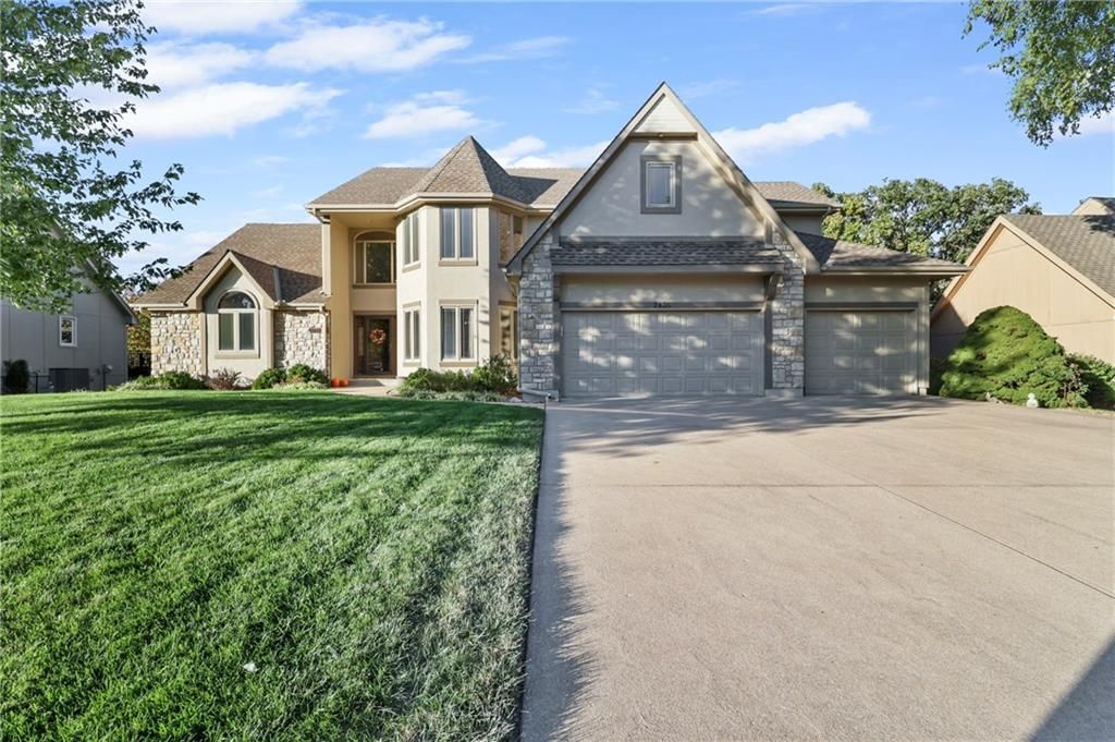 2436 NW Valley View Drive, Lee's Summit, MO 64081