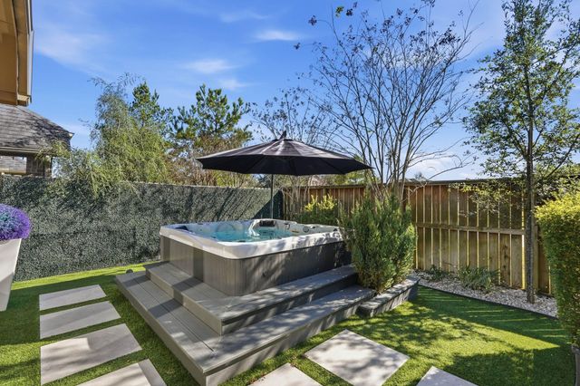 127 Deerchase Drive, Conroe, TX 77384