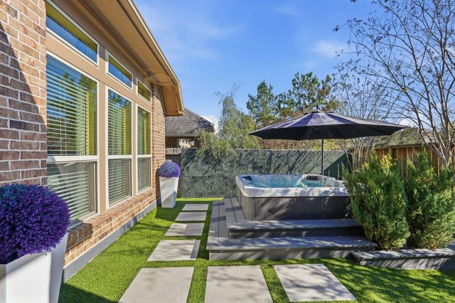 127 Deerchase Drive, Conroe, TX 77384