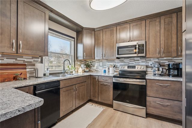 1525 N Ave NW, Cedar Rapids, IA 52405