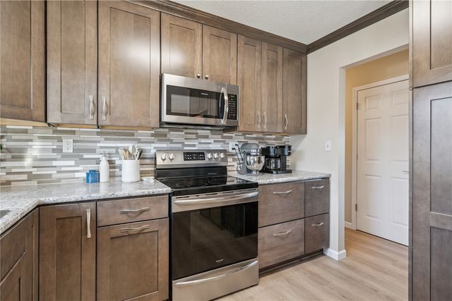 1525 N Ave NW, Cedar Rapids, IA 52405