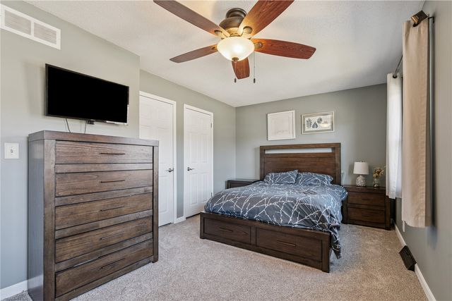 1525 N Ave NW, Cedar Rapids, IA 52405