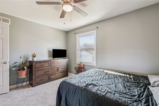 1525 N Ave NW, Cedar Rapids, IA 52405